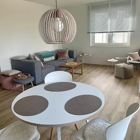 Apartment Elena 150 M Bis Zum