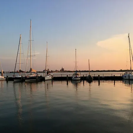 Elena 150 M Bis Zum Apartament Altefähr